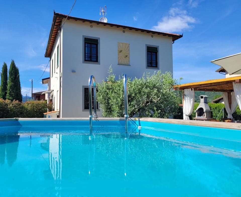 Property building, Pool view