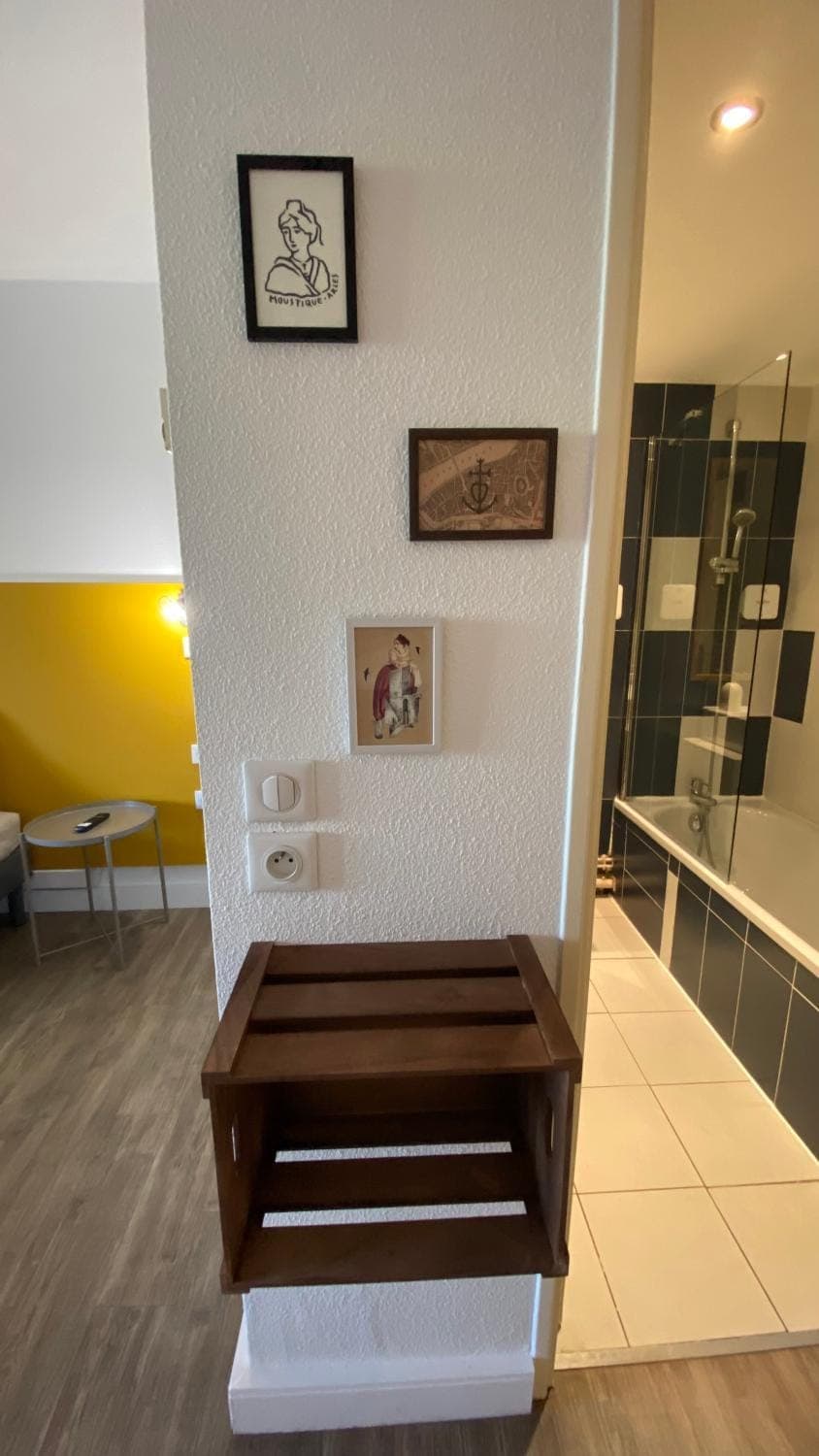 Bathroom, Decorative detail