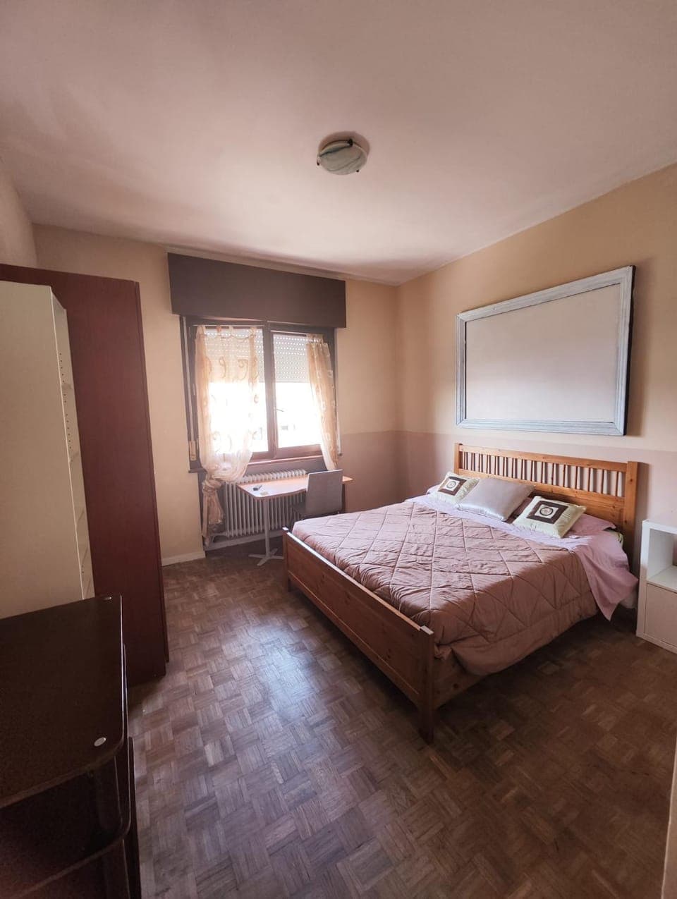 Bed, TV and multimedia, Bedroom