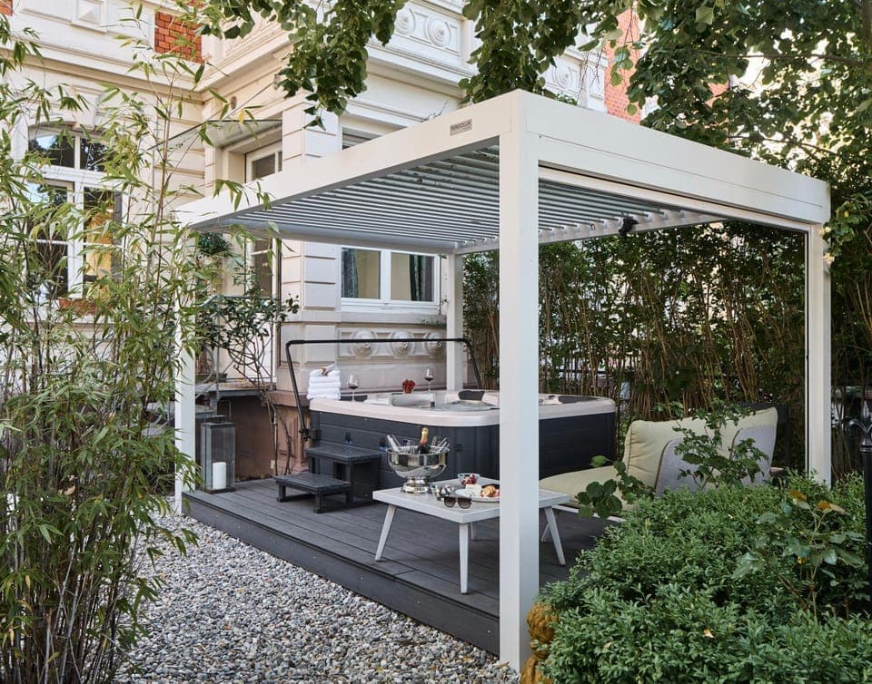 Property building, Day, Hot Tub, Seating area, Garden view