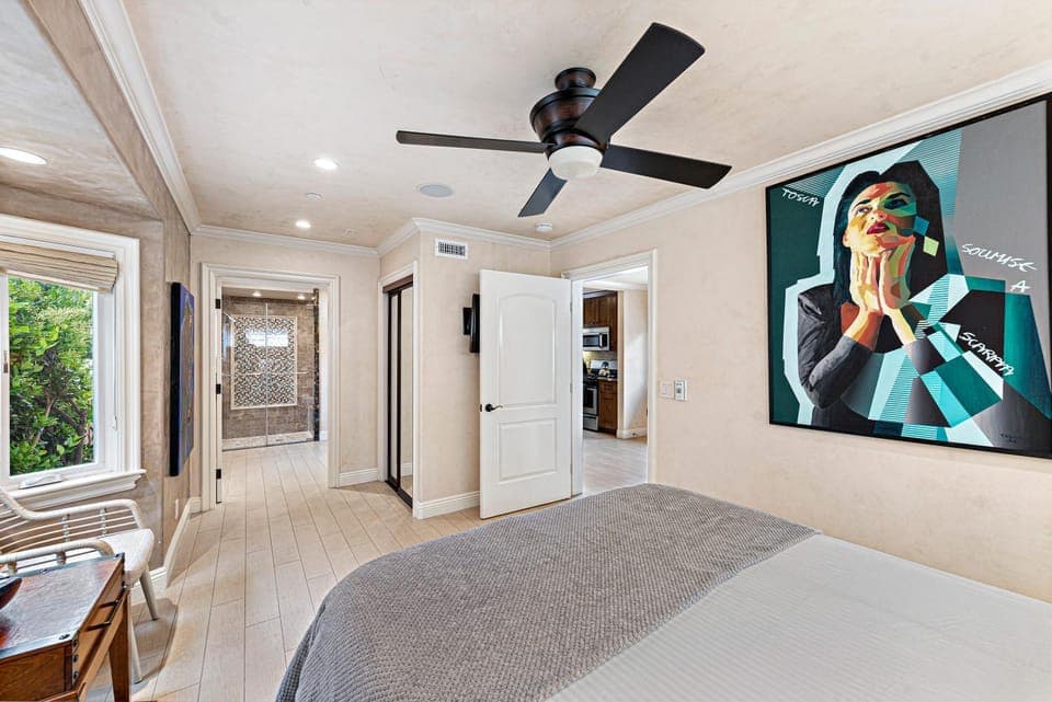 Bed, Photo of the whole room, Bedroom