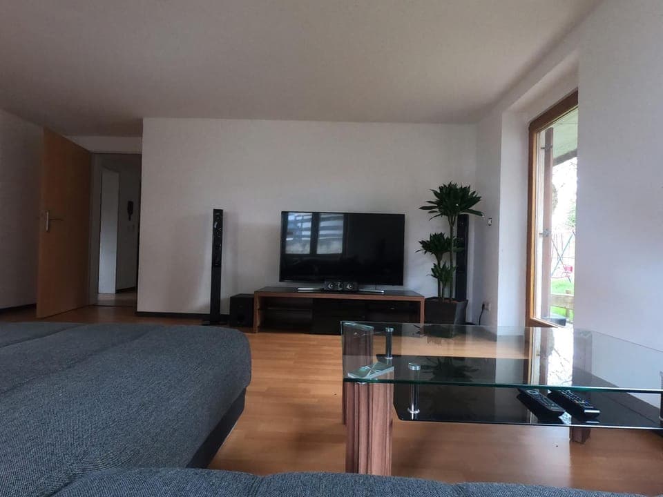 TV and multimedia, Living room, Evening entertainment