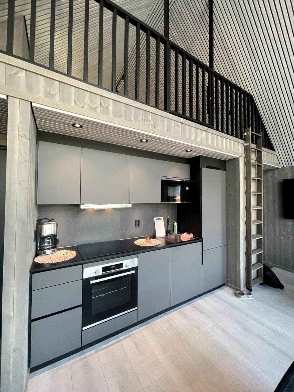 Coffee/tea facilities, Kitchen or kitchenette, dishwasher, oven, stove, kitchen