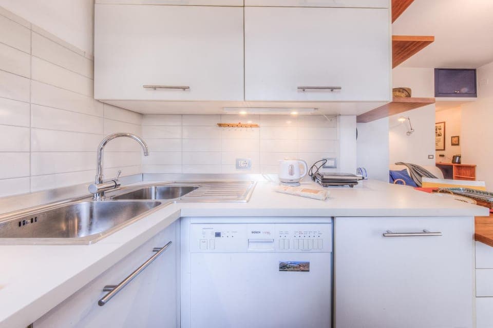 Kitchen or kitchenette, dishwasher