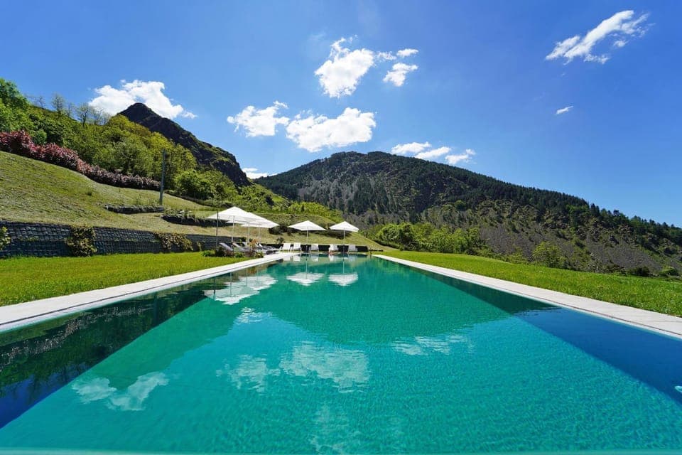Nearby landmark, Spring, Natural landscape, Mountain view, Pool view, Swimming pool