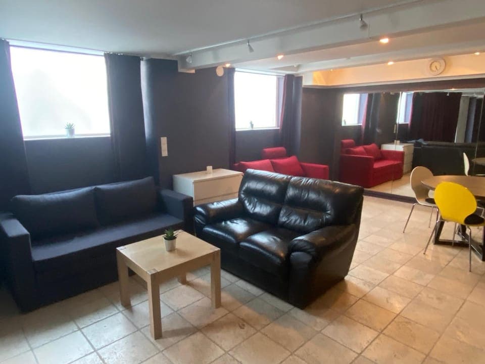 Living room, Seating area