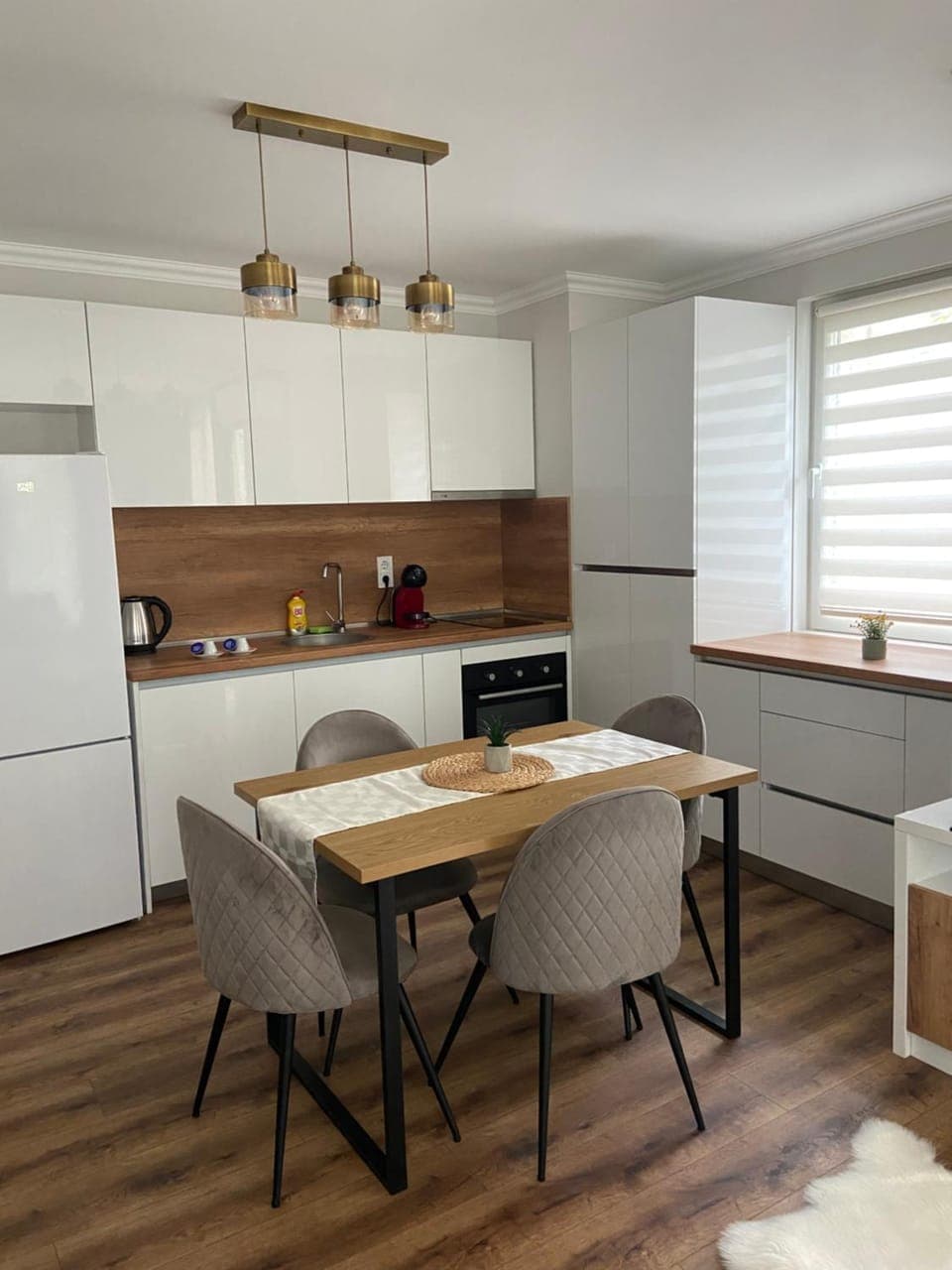 Dining area, dishwasher, oven, pet friendly, stove