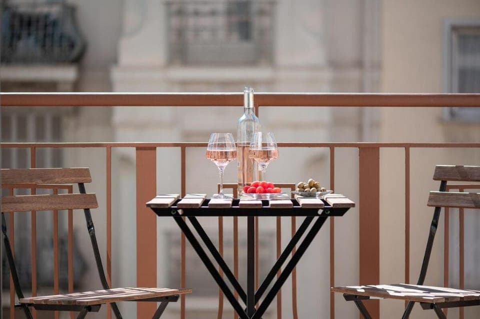 Food and drinks, Dining area