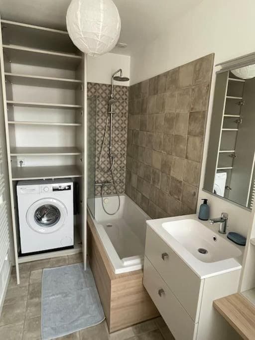 Bathroom, washing machine