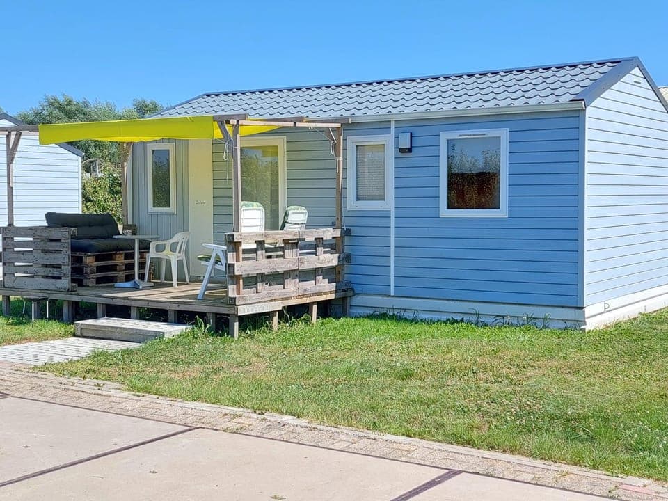 Property building, Spring, Day, Summer, Balcony/Terrace