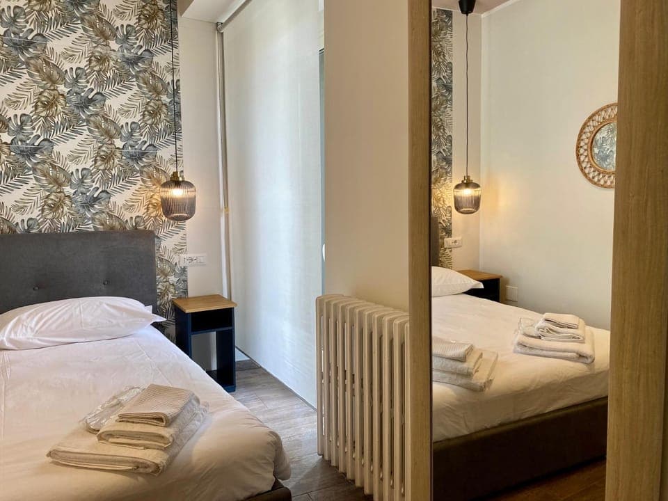 Bed, Photo of the whole room, Bedroom, internet, towels, wardrobe