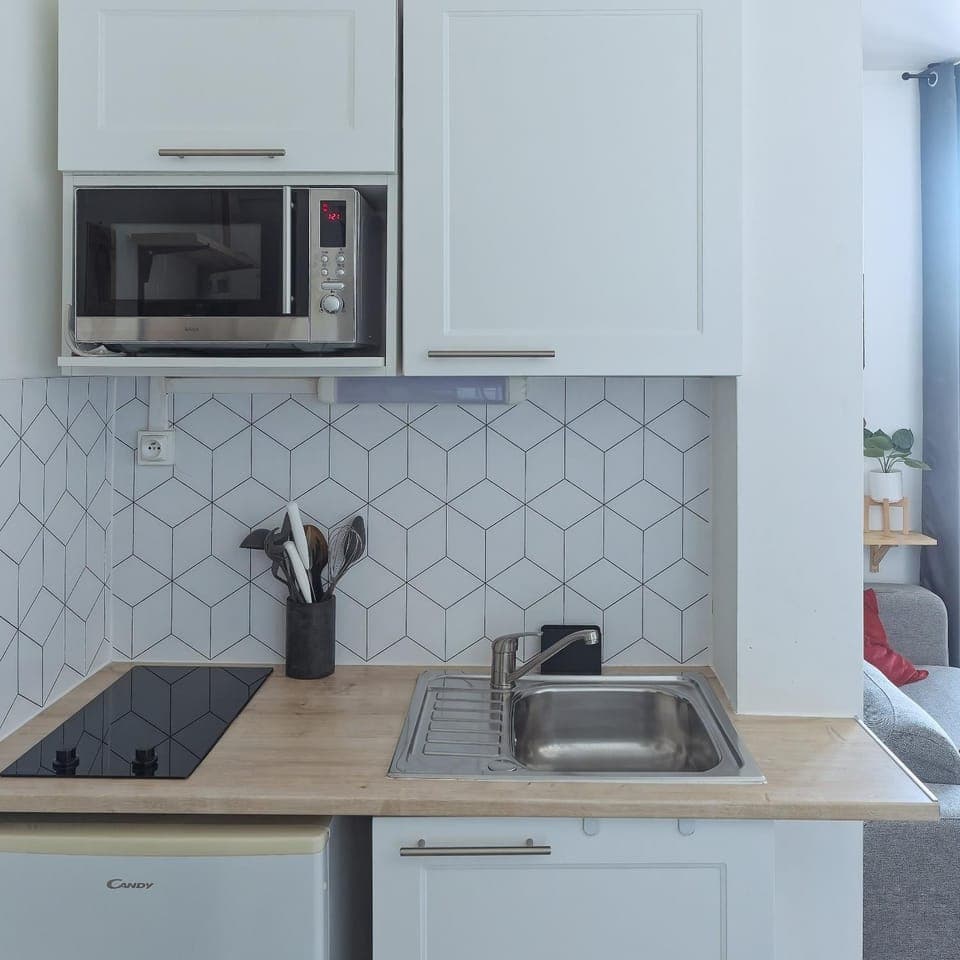 Kitchen or kitchenette