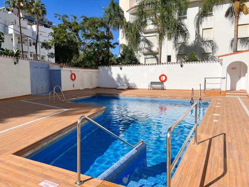 Property building, Day, Pool view, Swimming pool