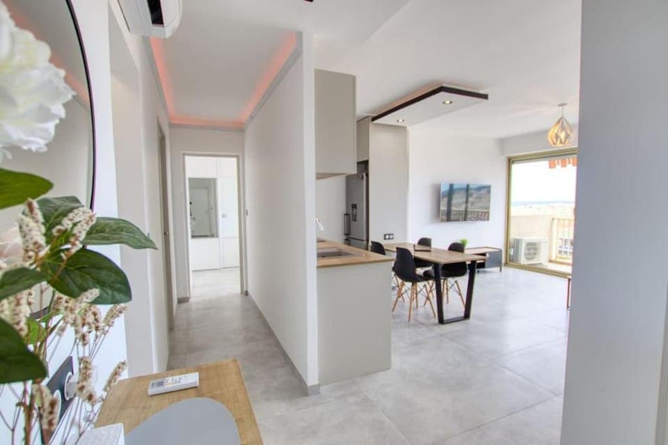 Kitchen or kitchenette, Living room