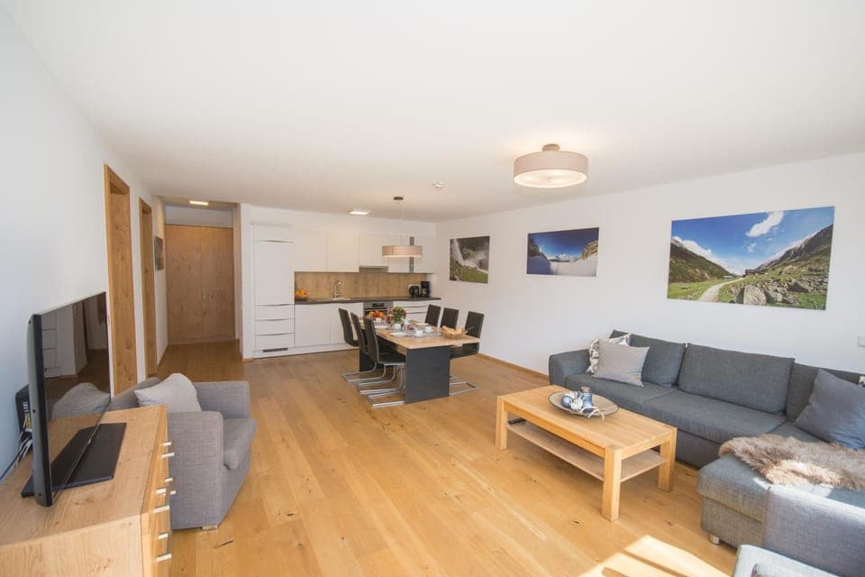 TV and multimedia, Kitchen or kitchenette, Living room, Seating area, Dining area, Evening entertainment