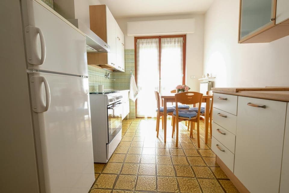 Dining area, pet friendly, stove