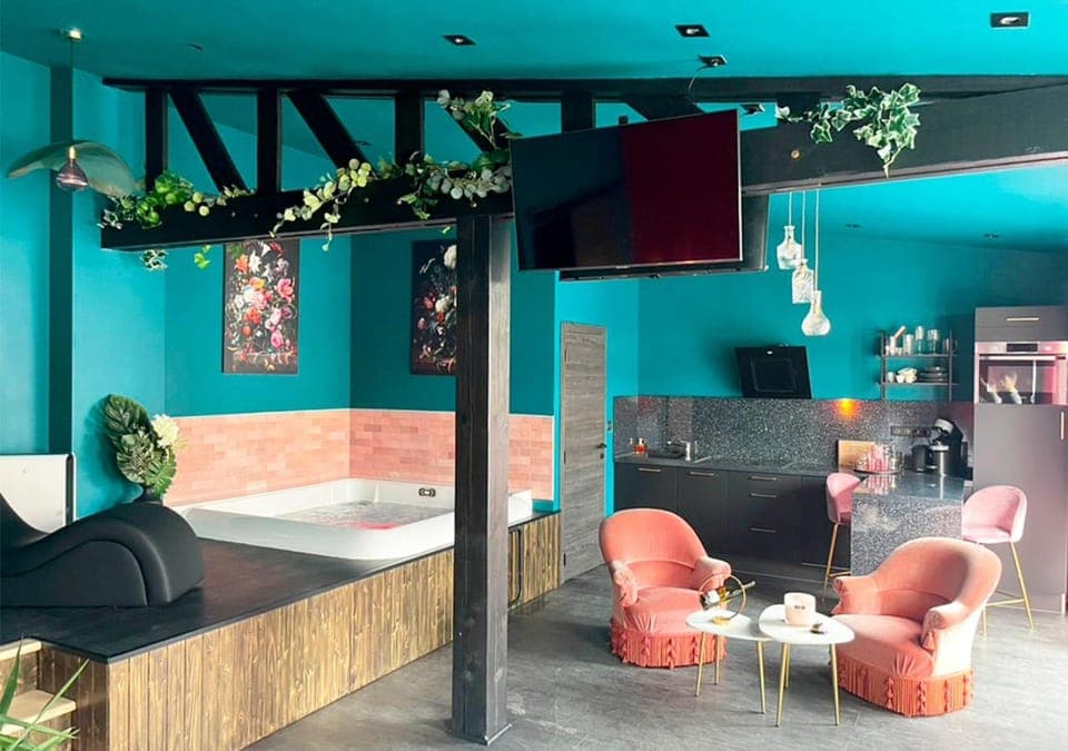 Hot Tub, Living room, kitchen