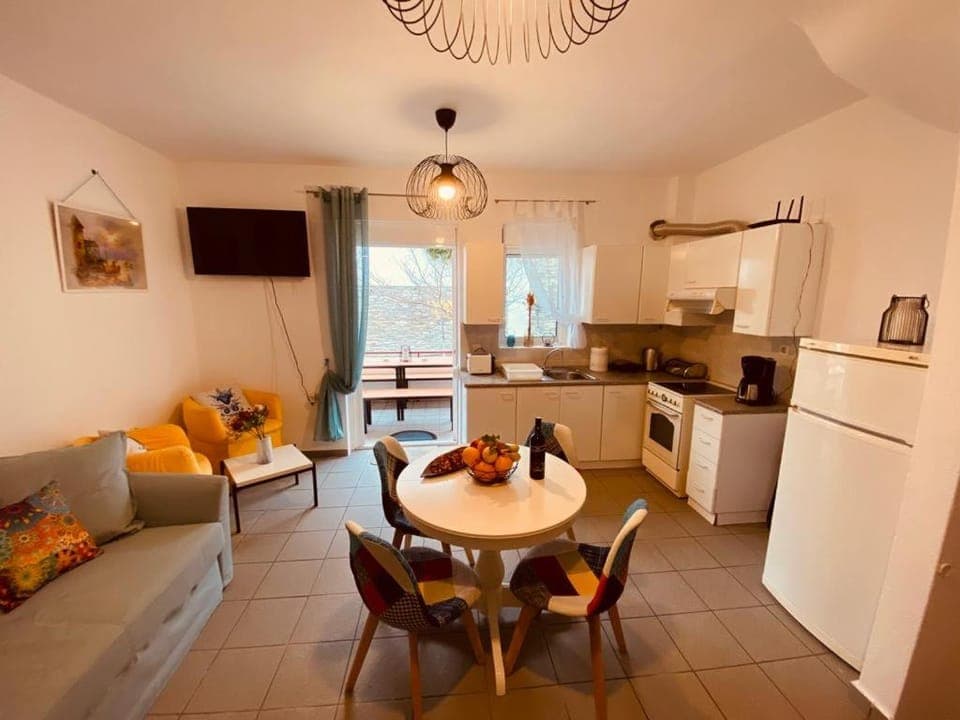 Kitchen or kitchenette, Living room, Dining area