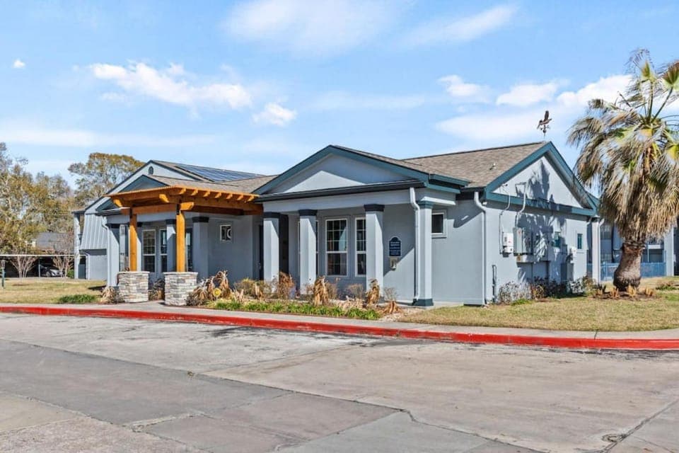 Property building, Street view