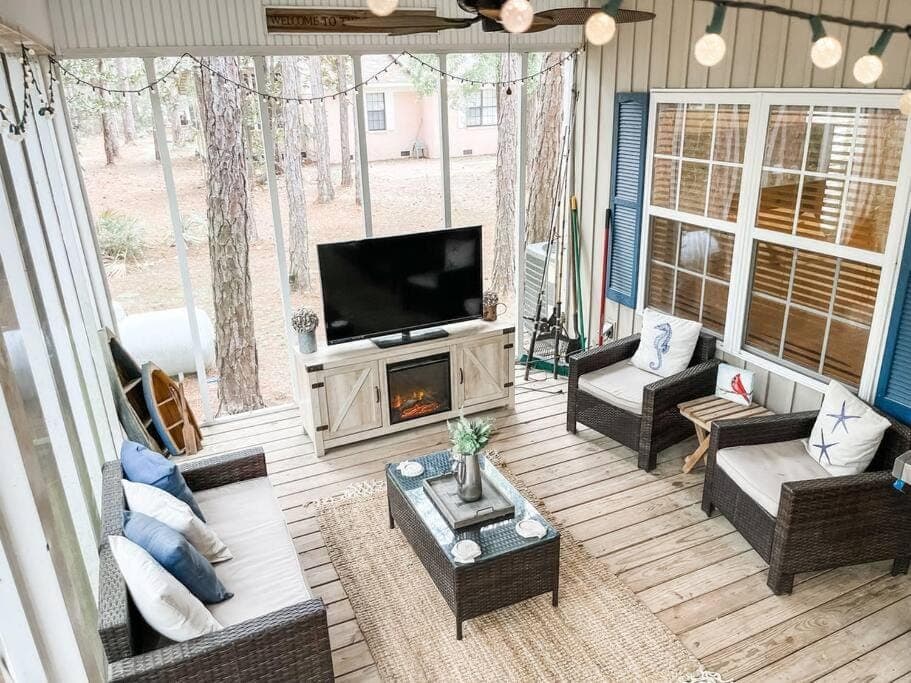 Pet Friendly Tranquil Cottage with Fire-Pit & Hot Tub Minutes to BEACHES House in Dauphin Island