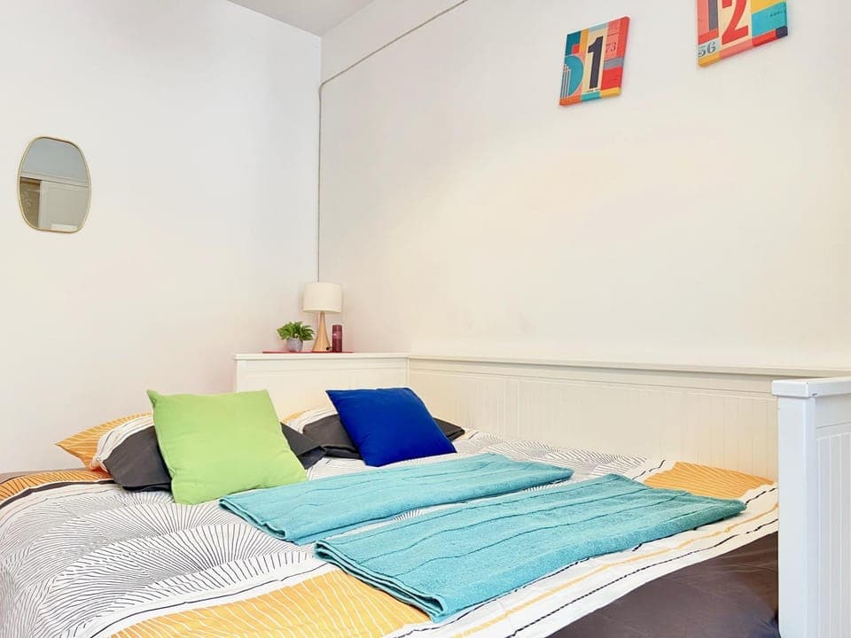 Photo of the whole room, Bedroom