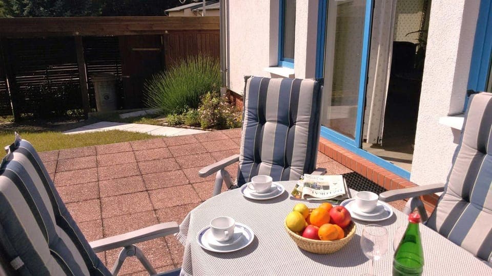 Property building, Balcony/Terrace, Dining area