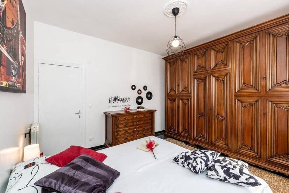 Bed, Photo of the whole room, Bedroom, wardrobe