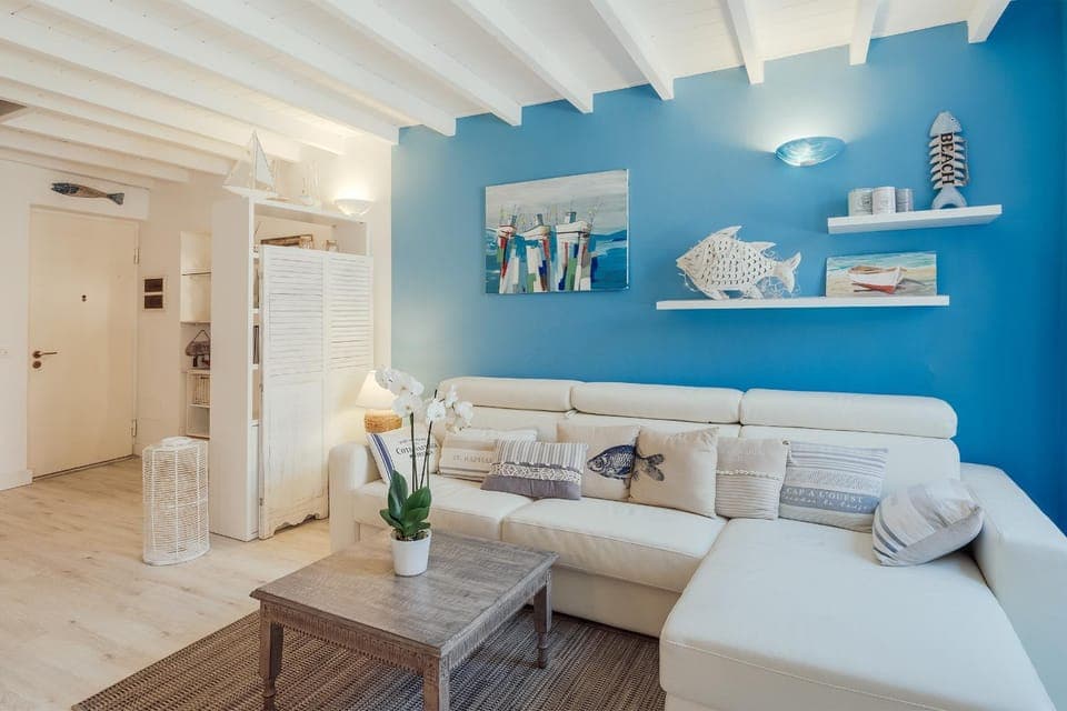 Living room, Seating area, air conditioner