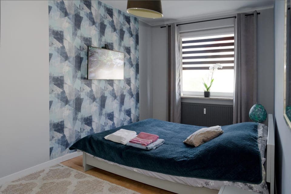 Bed, Photo of the whole room, Bedroom, towels