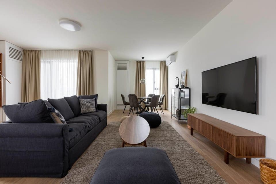 Communal lounge/ TV room, Living room, Seating area