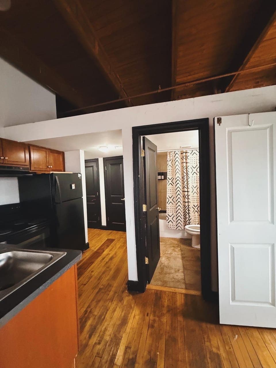 Kitchen or kitchenette, oven, stove