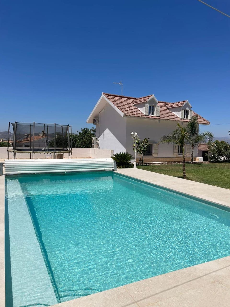 Property building, Day, Garden, Pool view, Swimming pool, Swimming pool