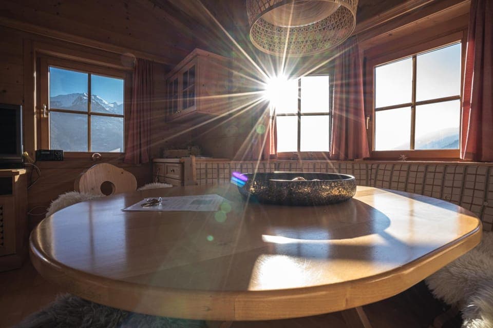 Seating area, Dining area