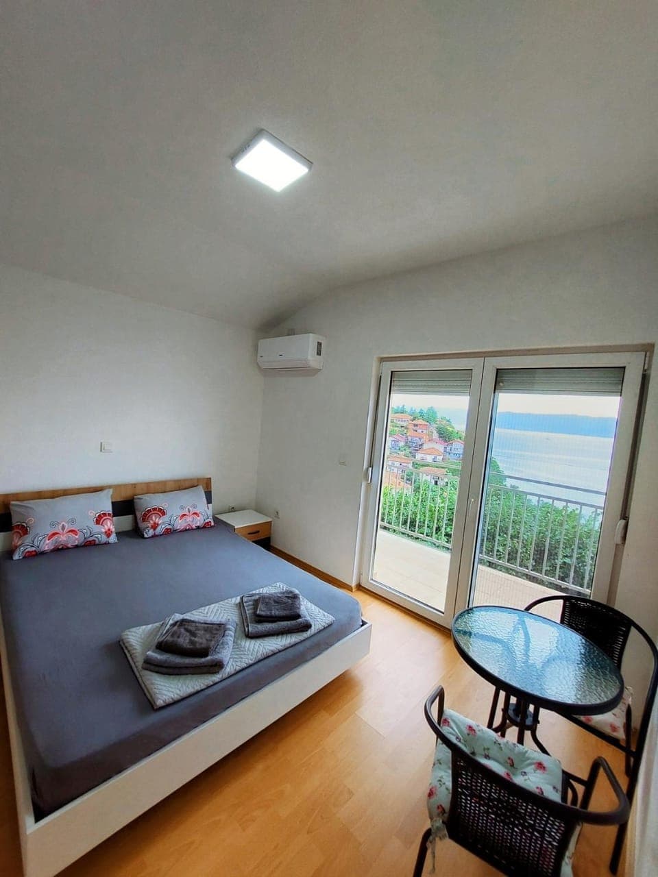 Bed, Balcony/Terrace, Bedroom, wardrobe, air conditioner