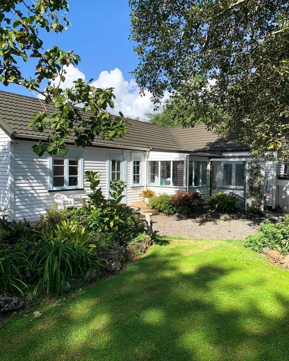 Property building, Facade/entrance, Garden, Garden view