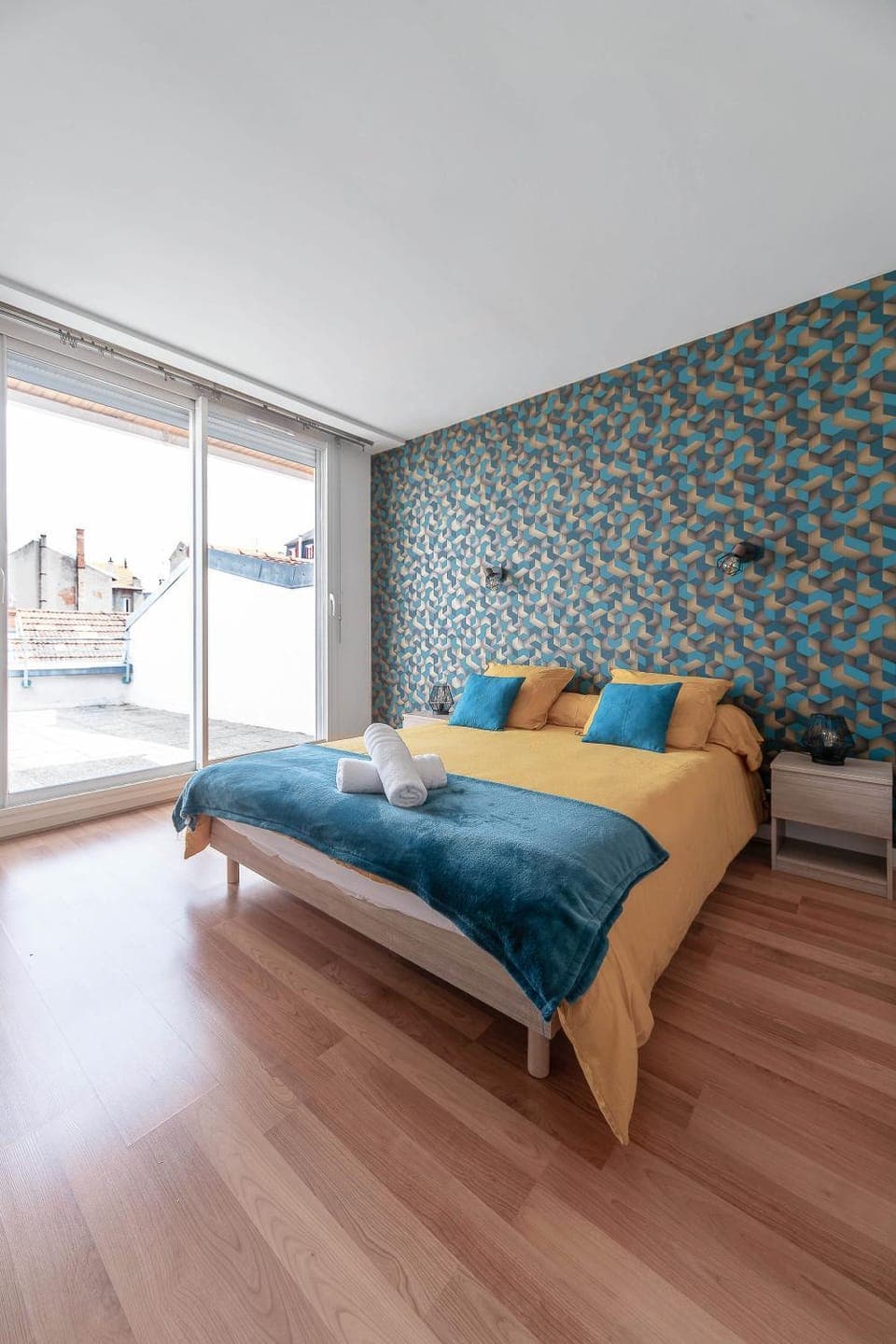 Bed, Living room, Photo of the whole room, Bedroom