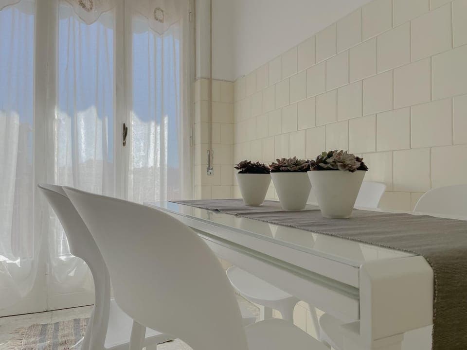 Dining area, hair dresser