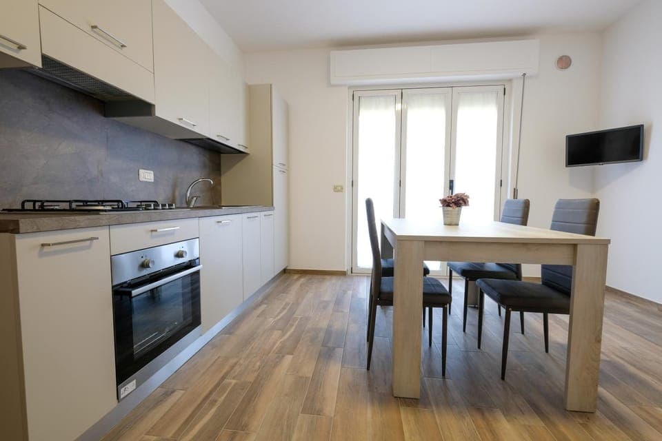 TV and multimedia, Kitchen or kitchenette, Dining area, dishwasher, pet friendly, stove