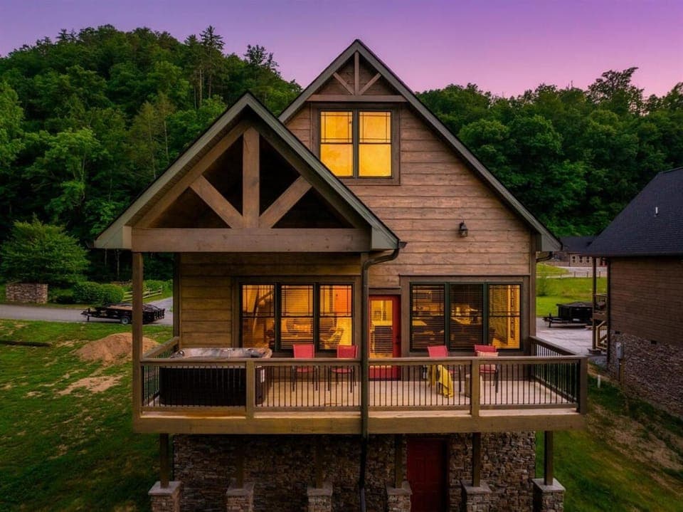 Hillside Hideaway Apartment in Pigeon Forge