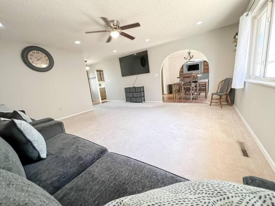 4 King beds/6Bdrm & 3Ba/Your Ideal Family Getaway Villa in Colorado Springs