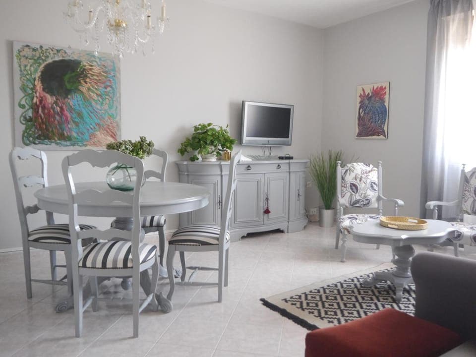 Communal lounge/ TV room, Living room, Seating area, Dining area, Evening entertainment