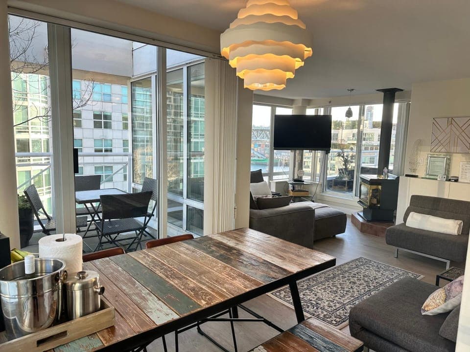 TV and multimedia, Living room, Seating area, Dining area, Evening entertainment