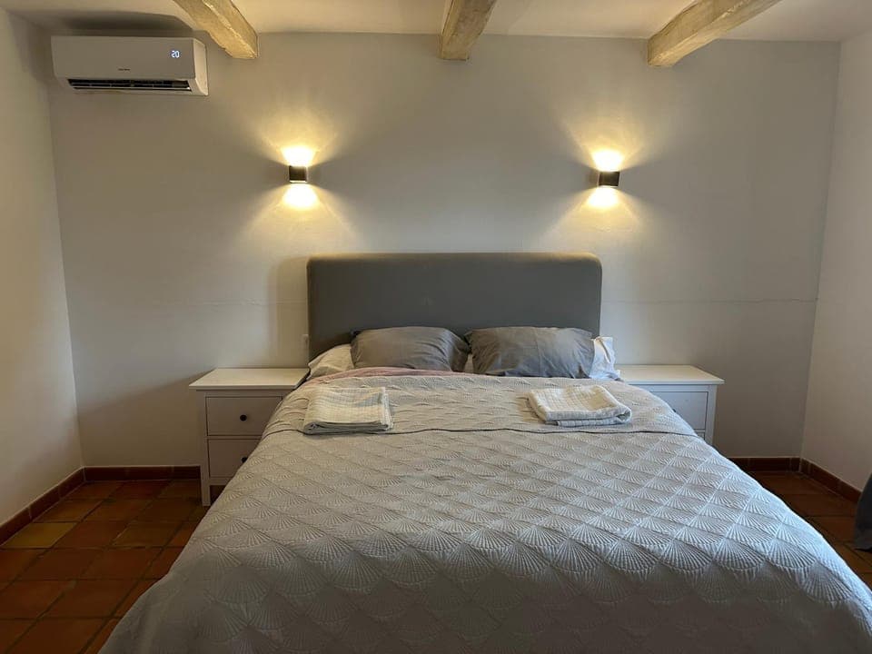 Bed, Photo of the whole room, Bedroom, towels, air conditioner