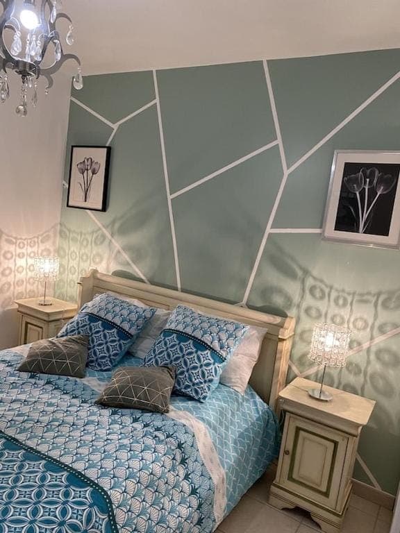 Bed, Photo of the whole room, Bedroom