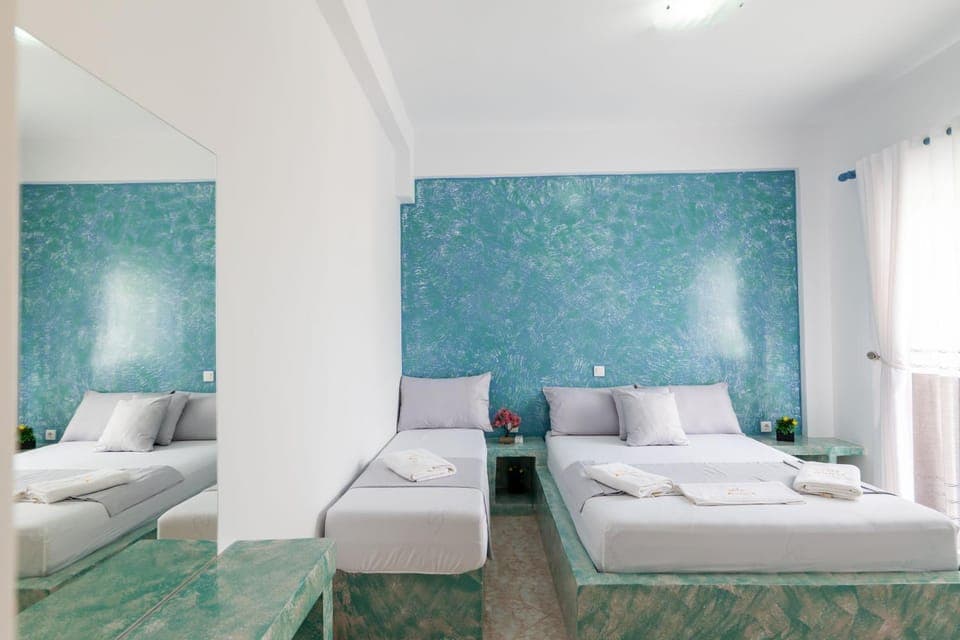 Bed, Living room, Photo of the whole room, Bedroom