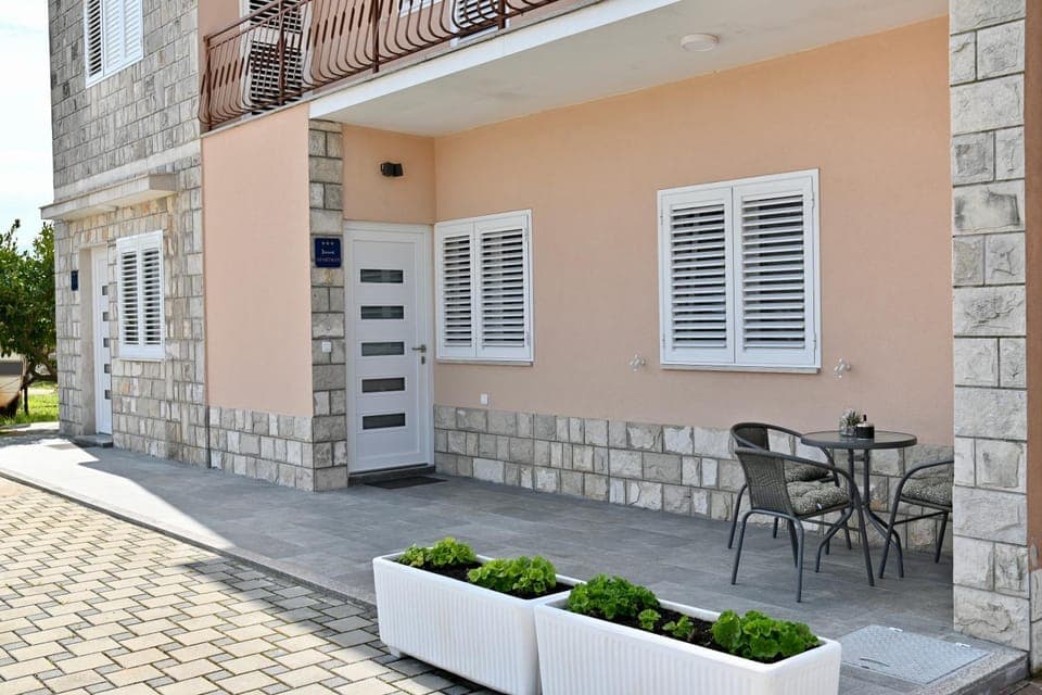 Patio, Day, Balcony/Terrace