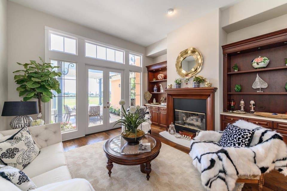 Living room, Seating area, Family