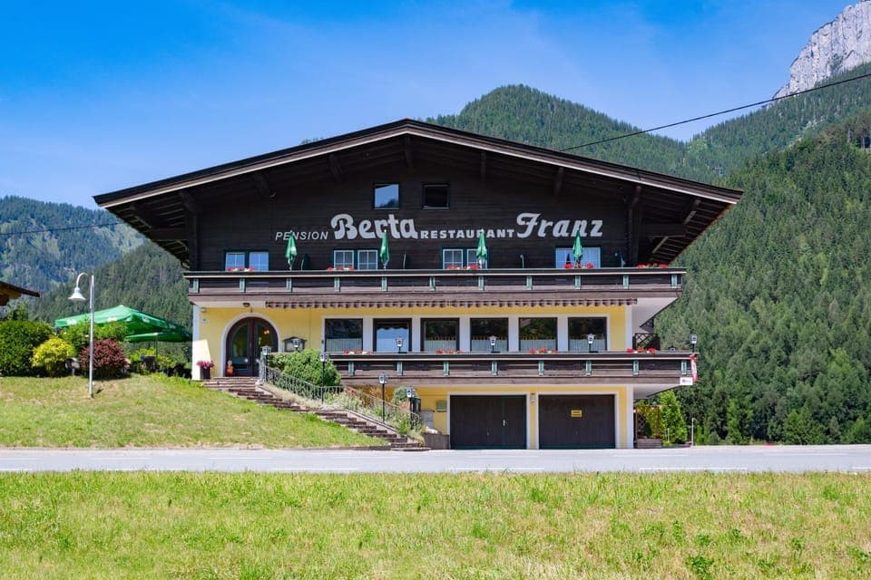 Property building, Restaurant/places to eat