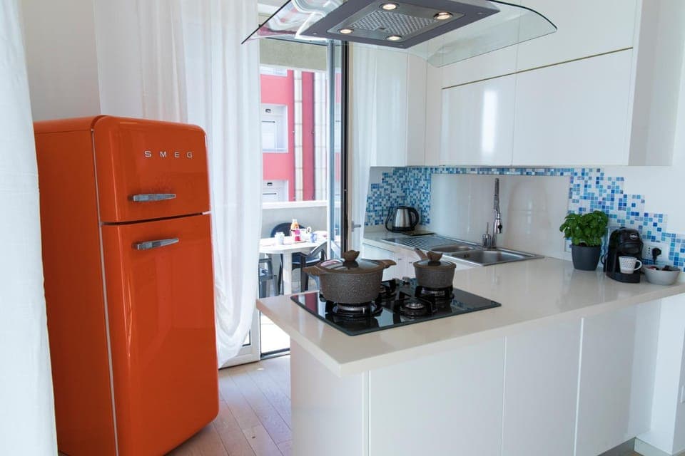 Coffee/tea facilities, Kitchen or kitchenette, Food and drinks, Food, stove