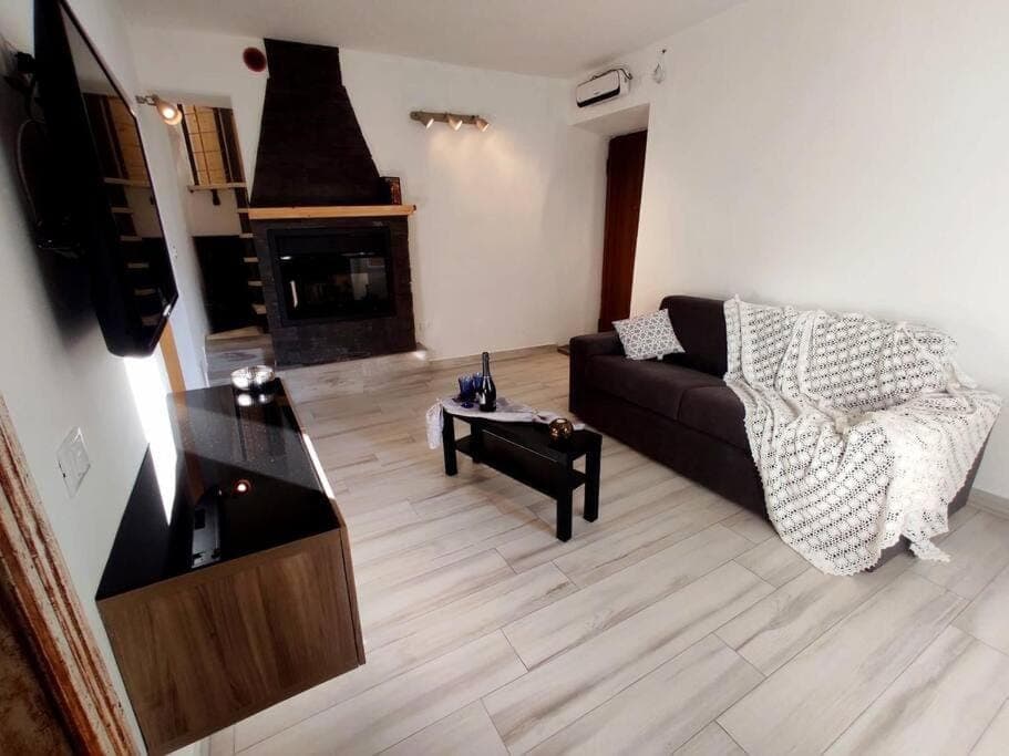 Communal lounge/ TV room, TV and multimedia, Living room, Seating area